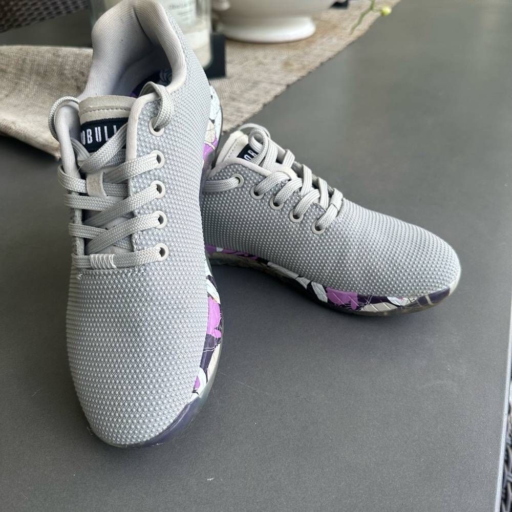 NOBULL Light Gray Knit Athletic Sneakers with Floral-Patterned Midsole. - Picture 4 of 6